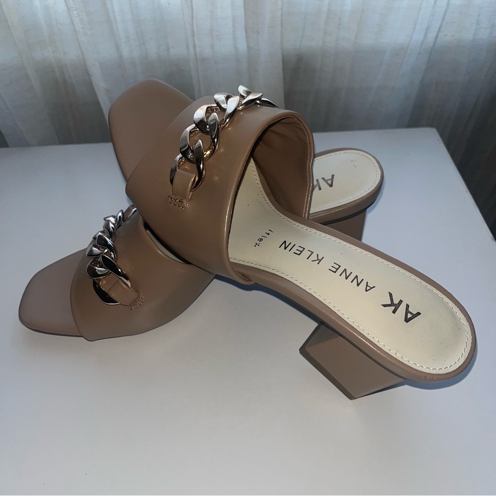 Anne Klein Women's Tan Mules Open Toes with Chain Detail Block Heel Size 7